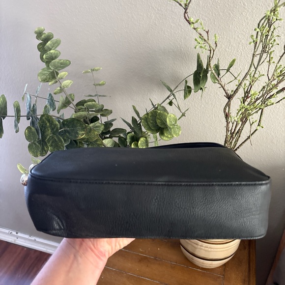 Universal thread studded shoulder bag purse - Picture 5 of 8